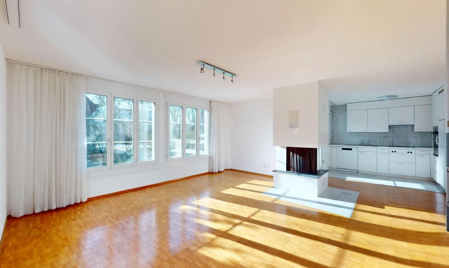 Ruhig gelegene 4.5-Zimmer-Maisonette mit Dachterasse in Bonstetten - Foto 4 von 13