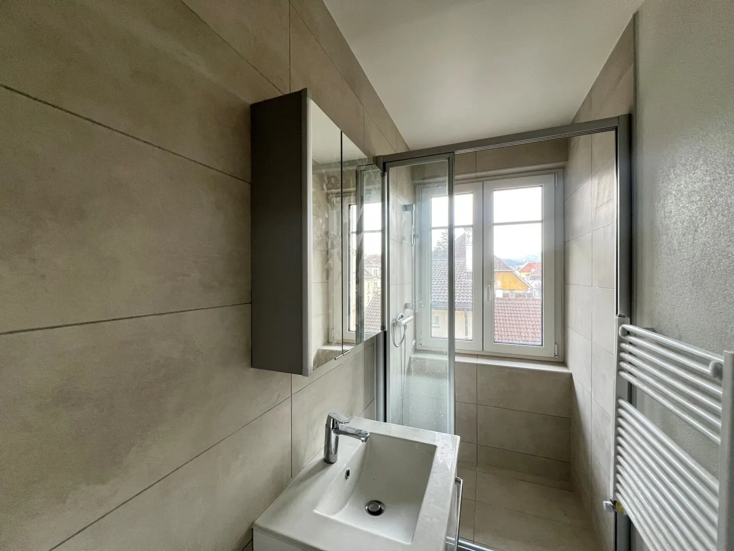 Envers 55, appartement de 3.5 pièces complètement rénové. - Foto 5 di 6