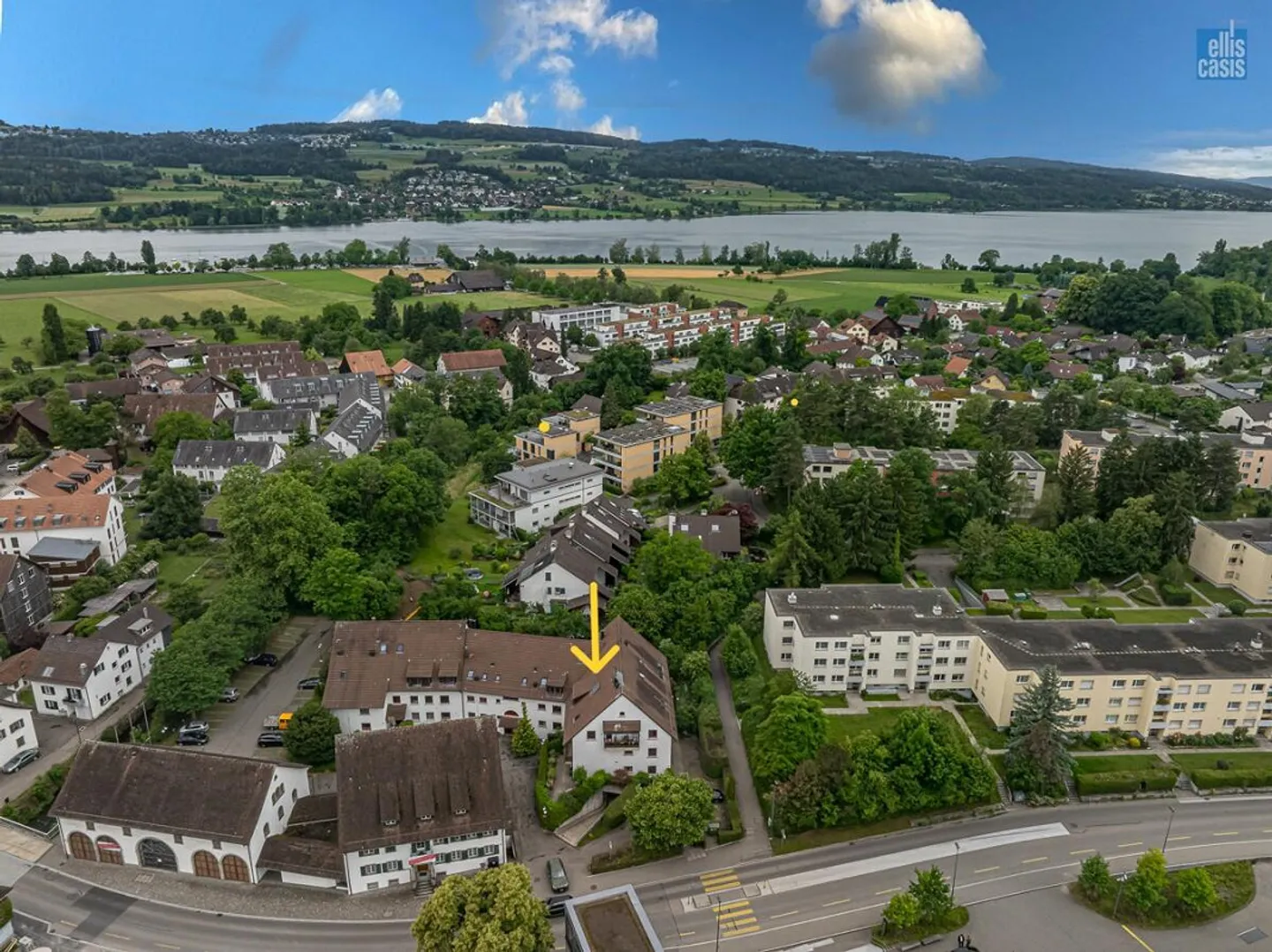 Appartement de 4,5 pièces bien entretenu avec cheminée, balcon et grand potentiel - Photo 1 sur 17