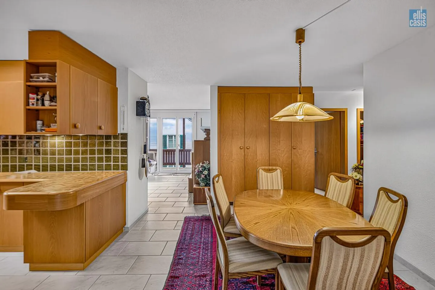 Appartement de 4,5 pièces bien entretenu avec cheminée, balcon et grand potentiel - Photo 2 sur 17