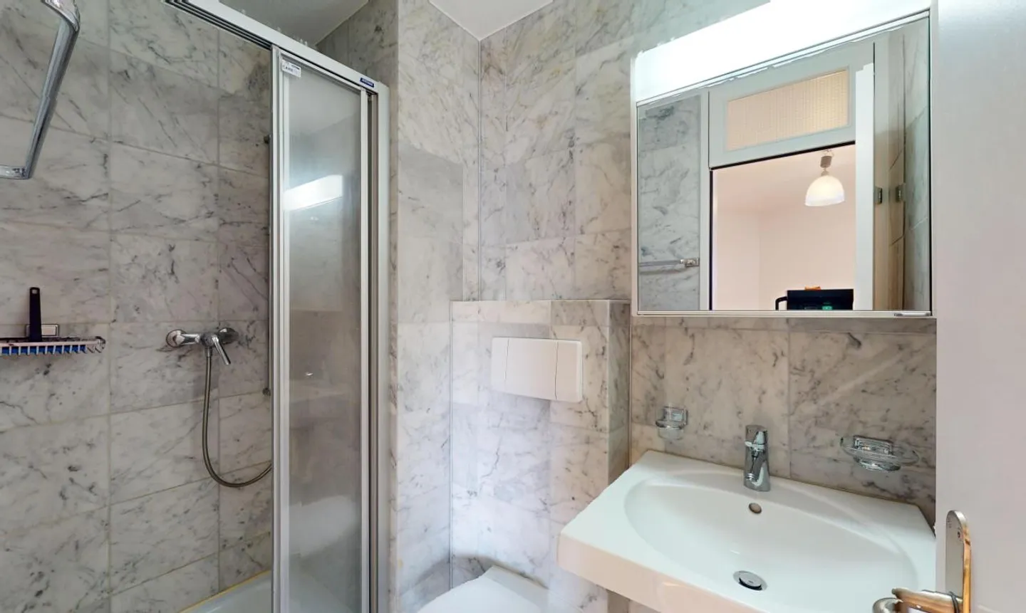 Ruhig gelegene 4.5-Zimmer-Maisonette mit Dachterasse in Bonstetten - Foto 11 von 13