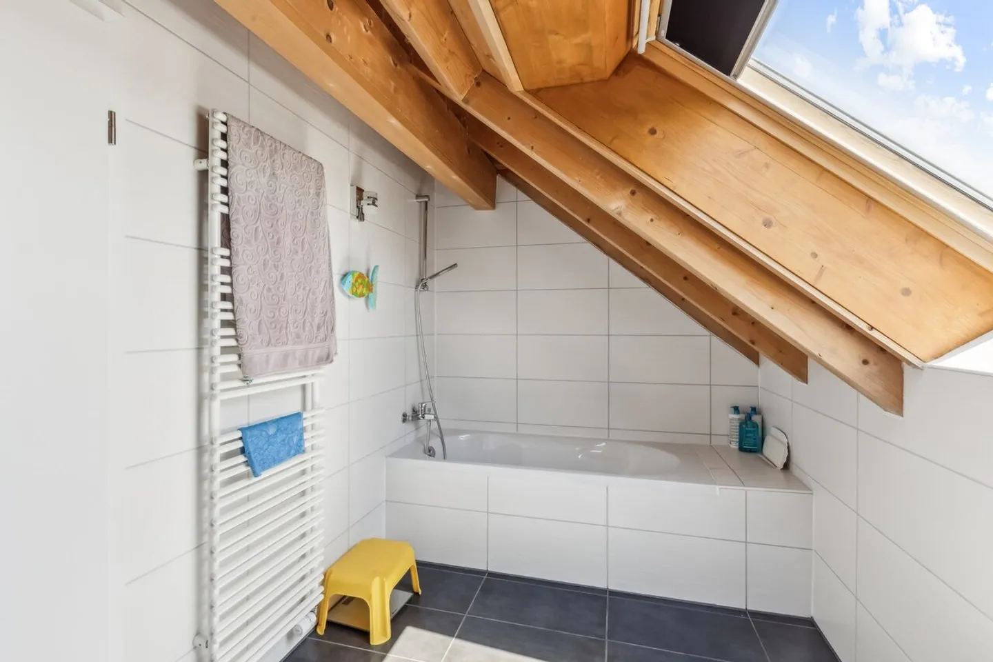 Prächtige renovierte Wohnung mit eigenem Garten - Foto 6 von 9