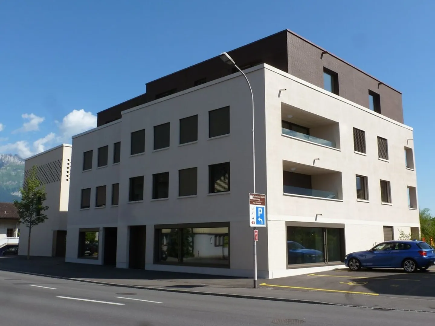 Places de stationnement couvertes dans un emplacement central - Photo 2 sur 2