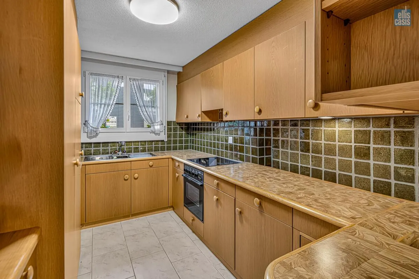 Appartement de 4,5 pièces bien entretenu avec cheminée, balcon et grand potentiel - Photo 5 sur 17