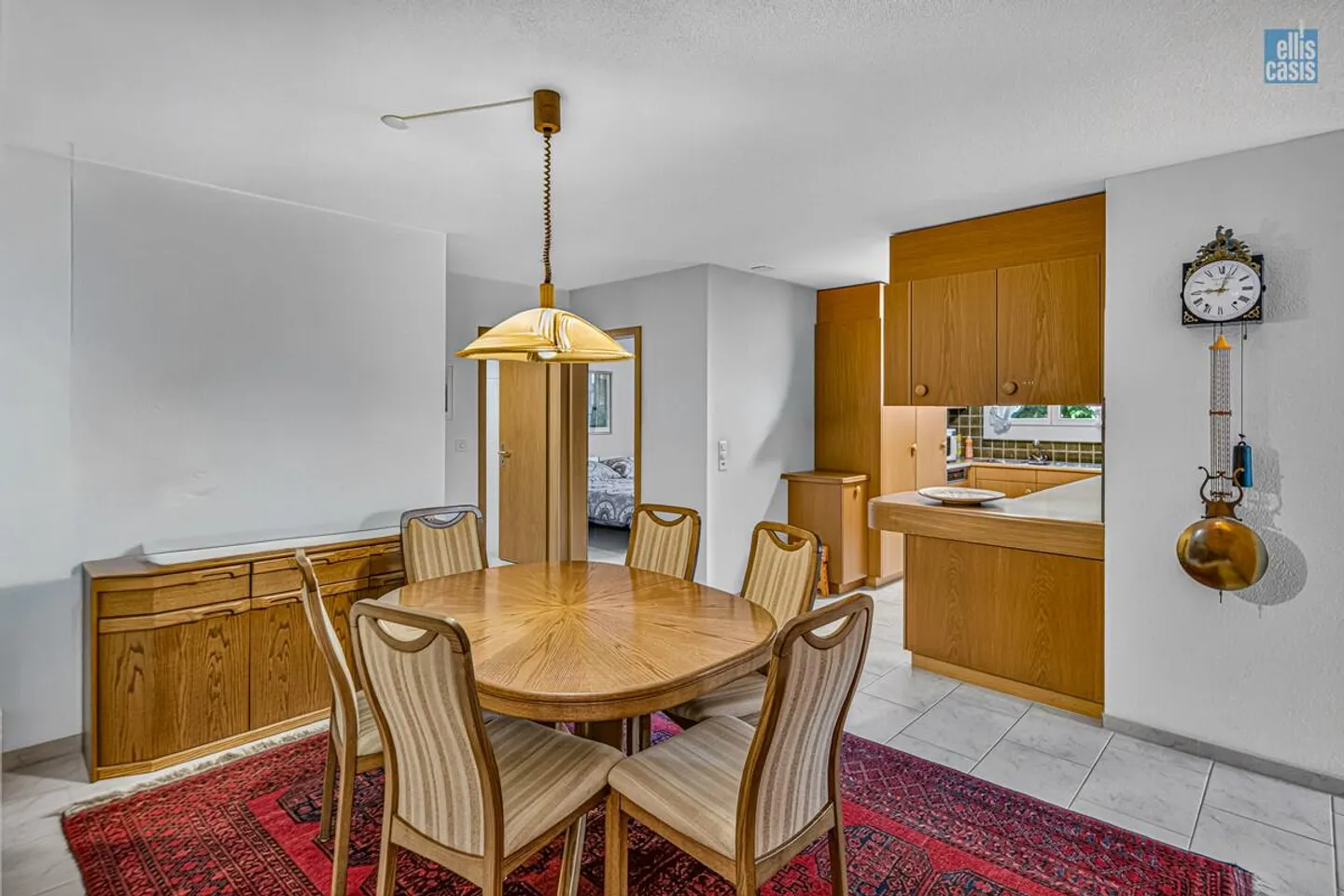 Appartement de 4,5 pièces bien entretenu avec cheminée, balcon et grand potentiel - Photo 6 sur 17