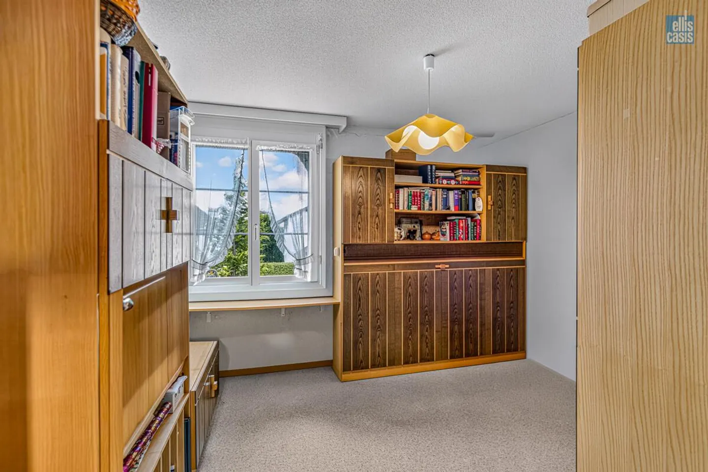 Appartement de 4,5 pièces bien entretenu avec cheminée, balcon et grand potentiel - Photo 9 sur 17