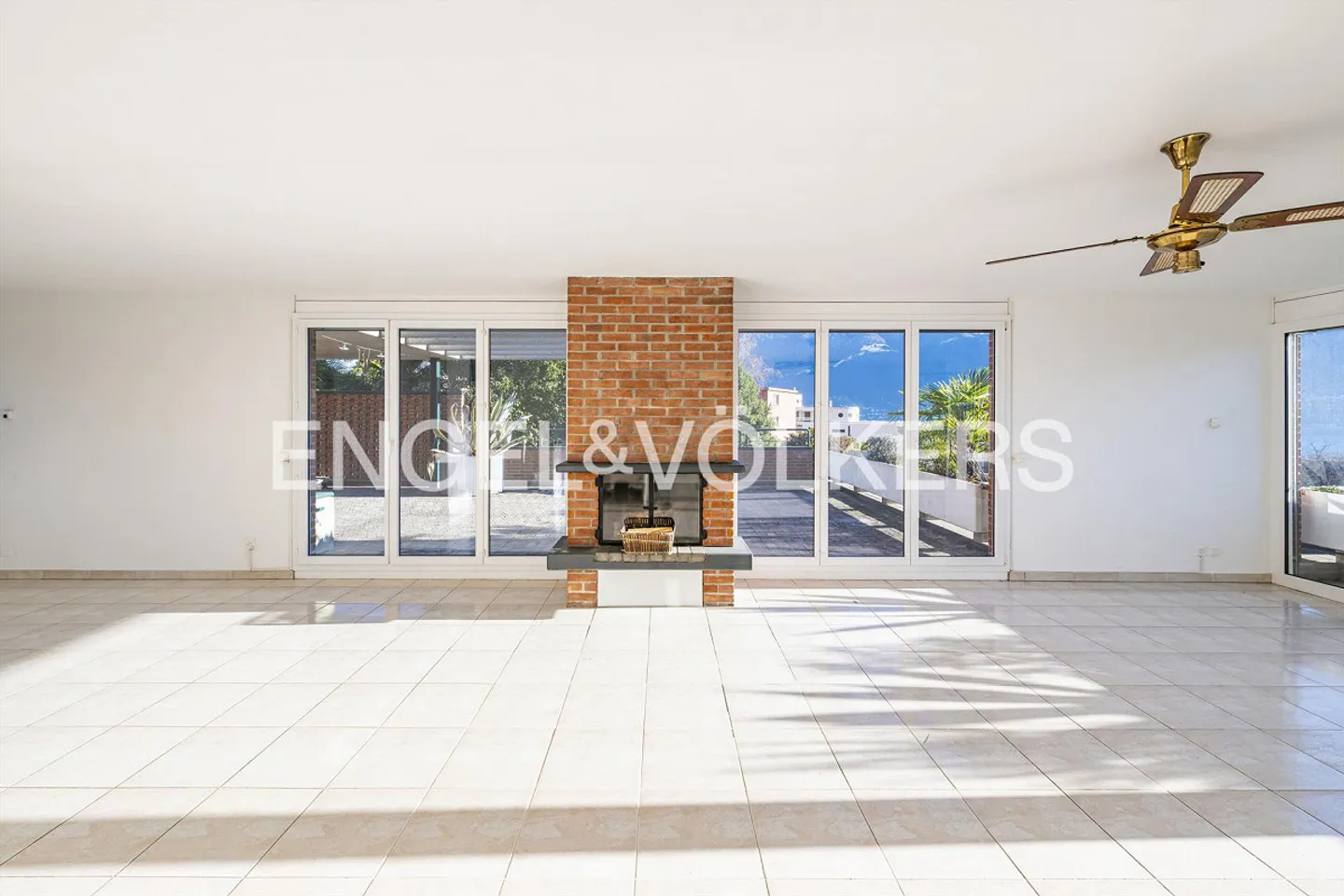 Appartement en attique ensoleillé avec vue sur le lac (23) - Photo 3 sur 11