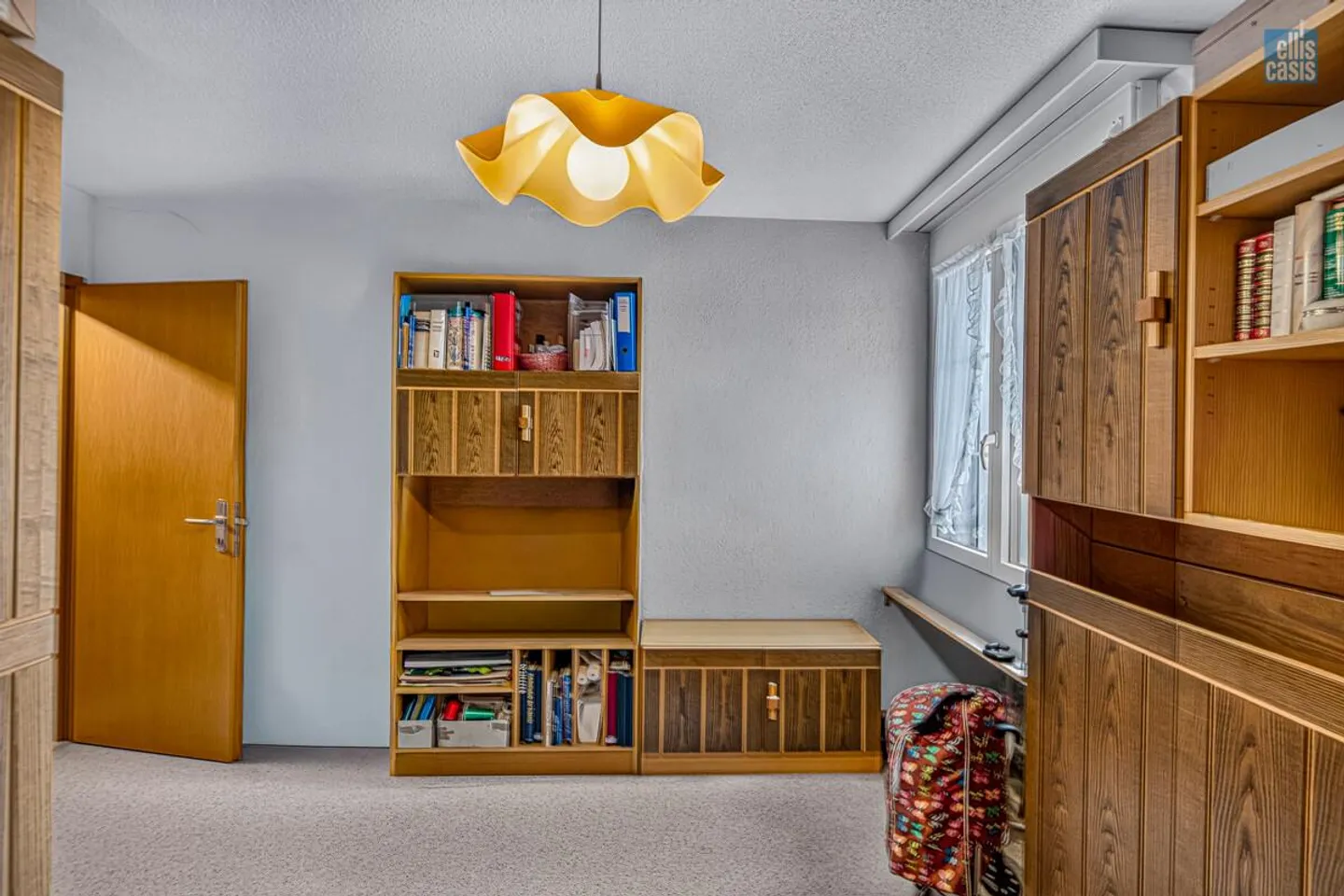 Appartement de 4,5 pièces bien entretenu avec cheminée, balcon et grand potentiel - Photo 10 sur 17
