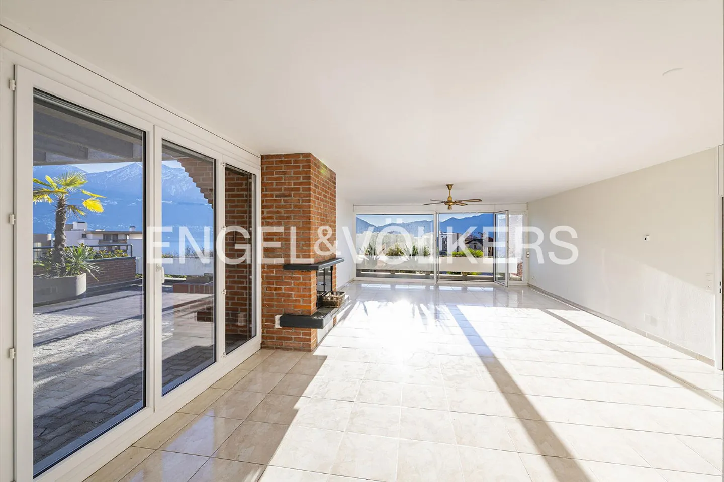 Appartement en attique ensoleillé avec vue sur le lac (23) - Photo 5 sur 11