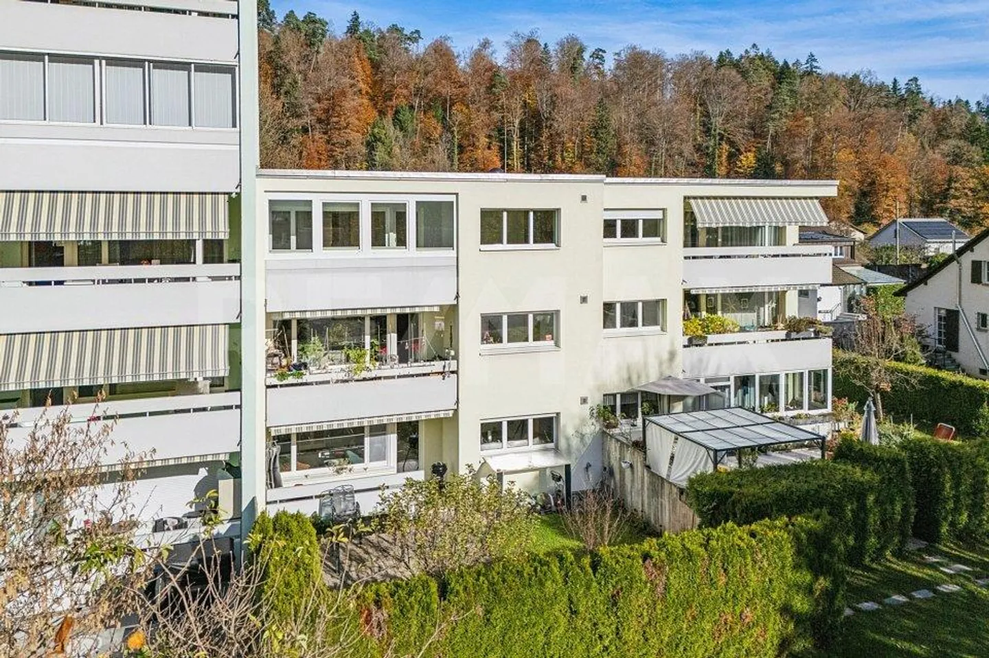 Freshly renovated & close to nature: Stylish 3.5-room apartment - Photo 3 of 13