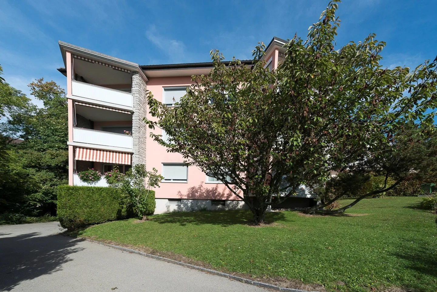 Posto auto esterno in affitto - Foto 2 di 2