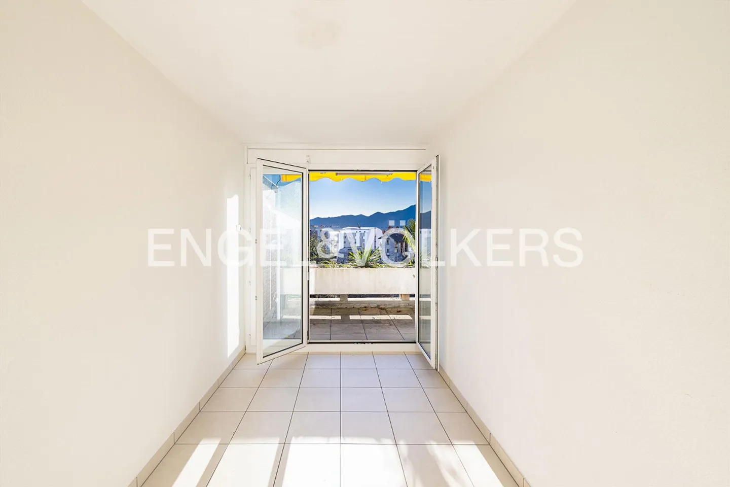 Appartement en attique ensoleillé avec vue sur le lac (23) - Photo 8 sur 11