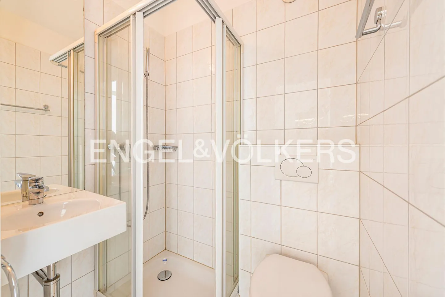 Appartement en attique ensoleillé avec vue sur le lac (23) - Photo 10 sur 11