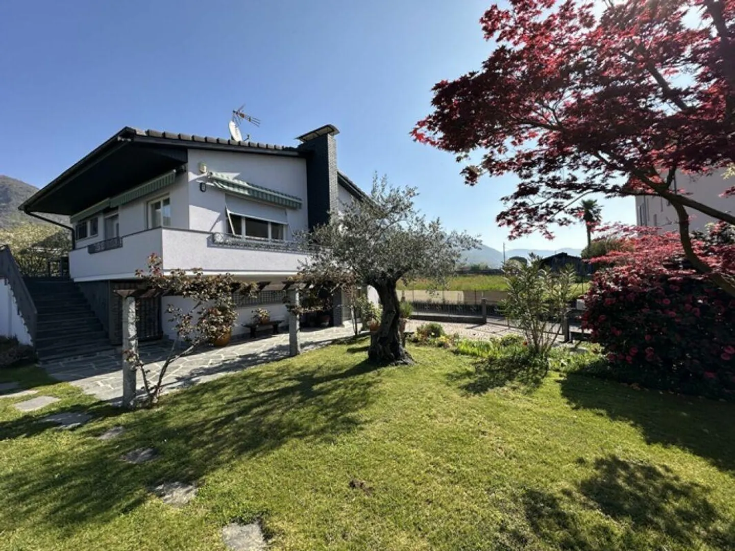Interessante casa unifamiliare o bifamiliare in campagna, con vista e grande terreno annesso - zona Gorla - Foto 13 di 17