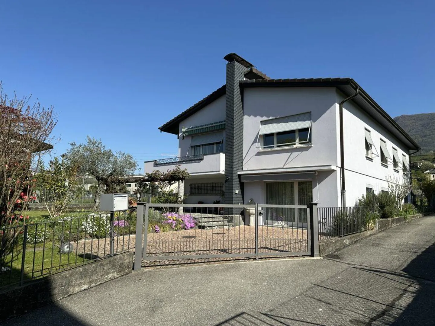 Interessante casa unifamiliare o bifamiliare in campagna, con vista e grande terreno annesso - zona Gorla - Foto 14 di 17