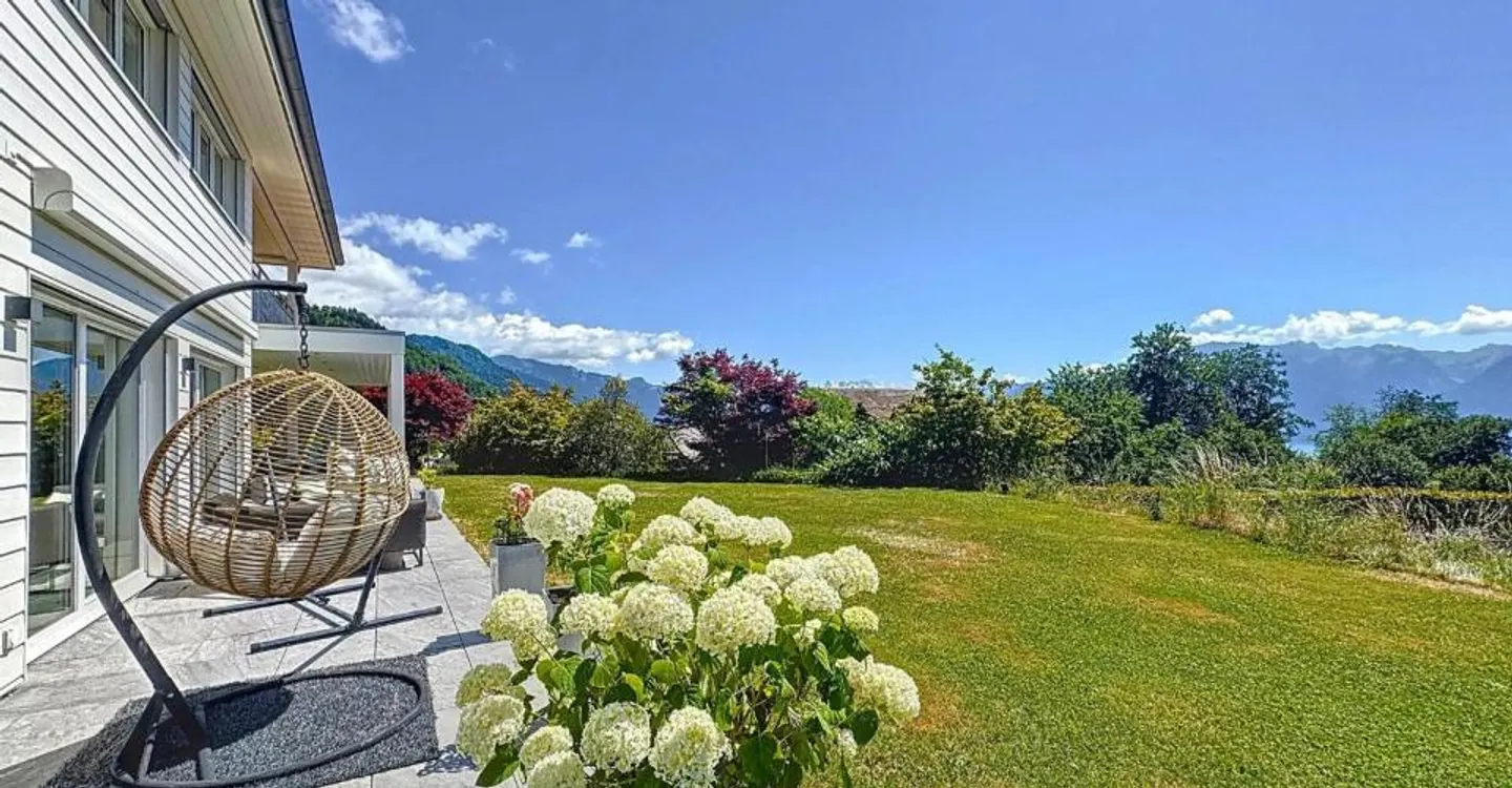 Luxury Villa with Lake View - Photo 5 of 13