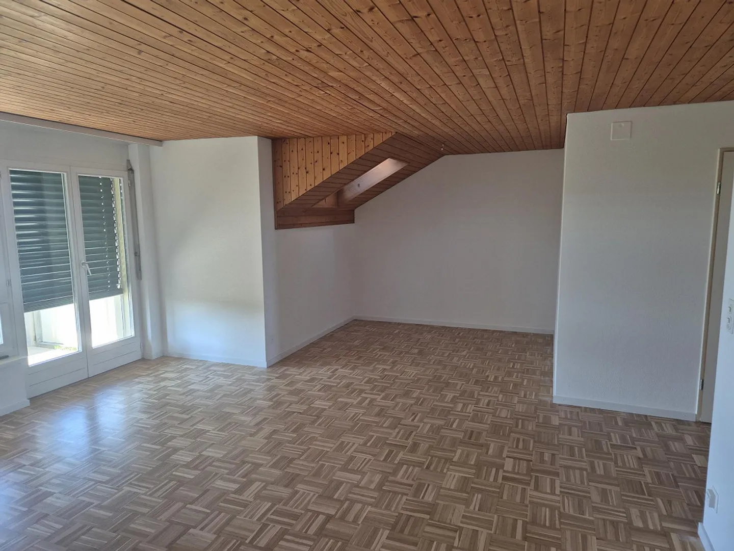 Attic Apartment - 2.5 Rooms - Photo 3 of 9