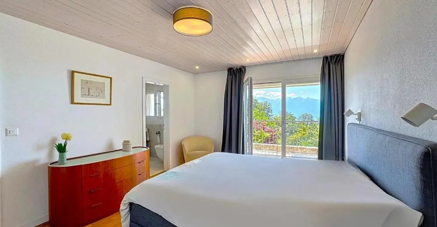 Luxury Villa with Lake View - Photo 10 of 13