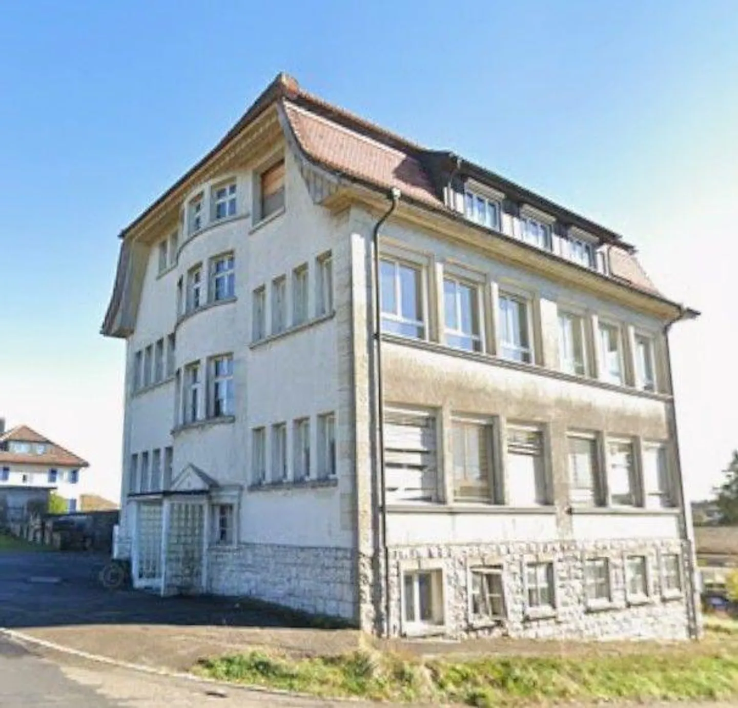 Old Industrial Building - Photo 2 of 13