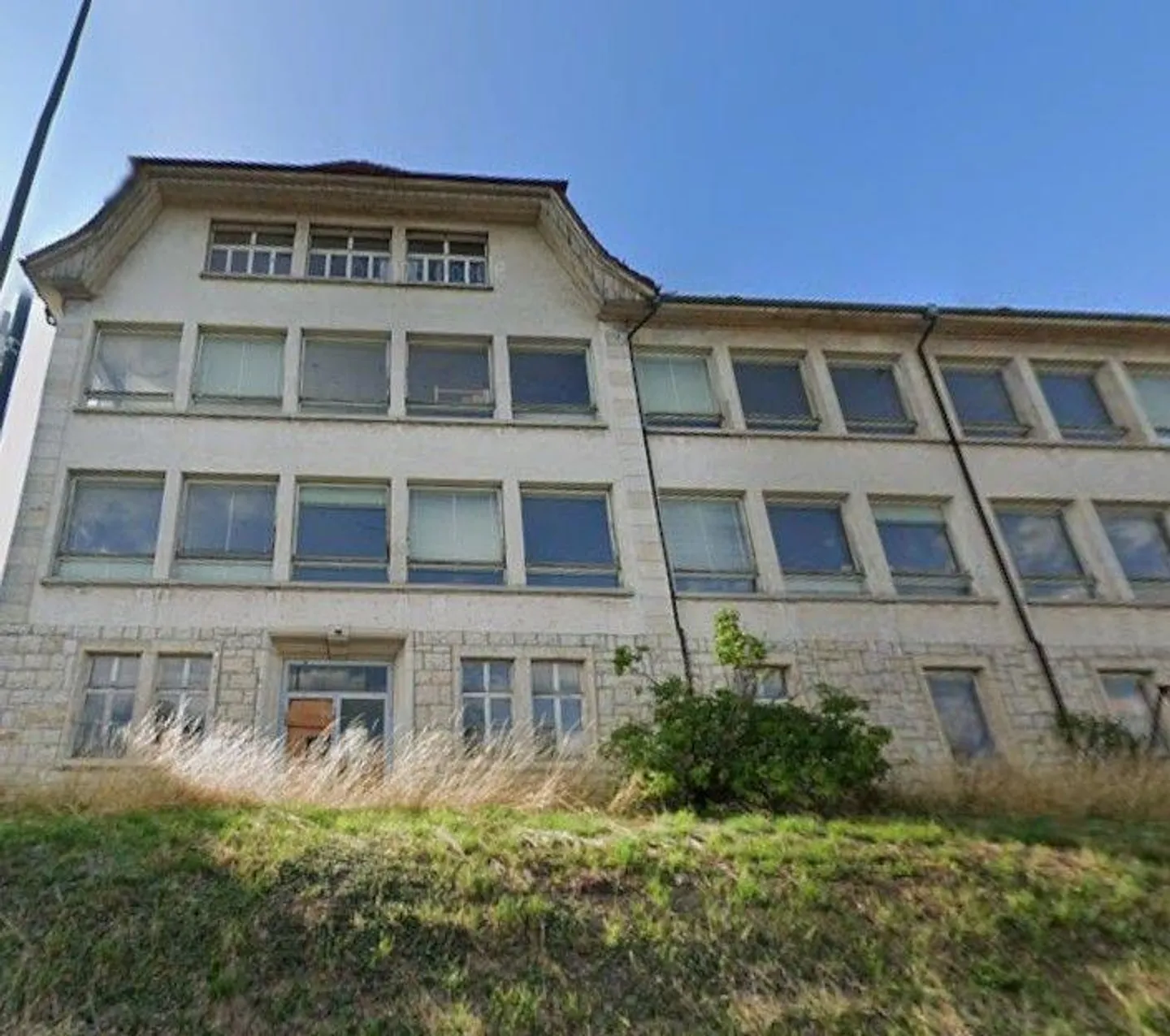 Old Industrial Building - Photo 4 of 13