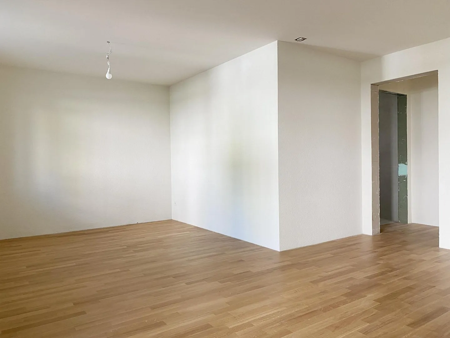 First occupancy after complete renovation: Modern 2.5-room apartment - Photo 4 of 6