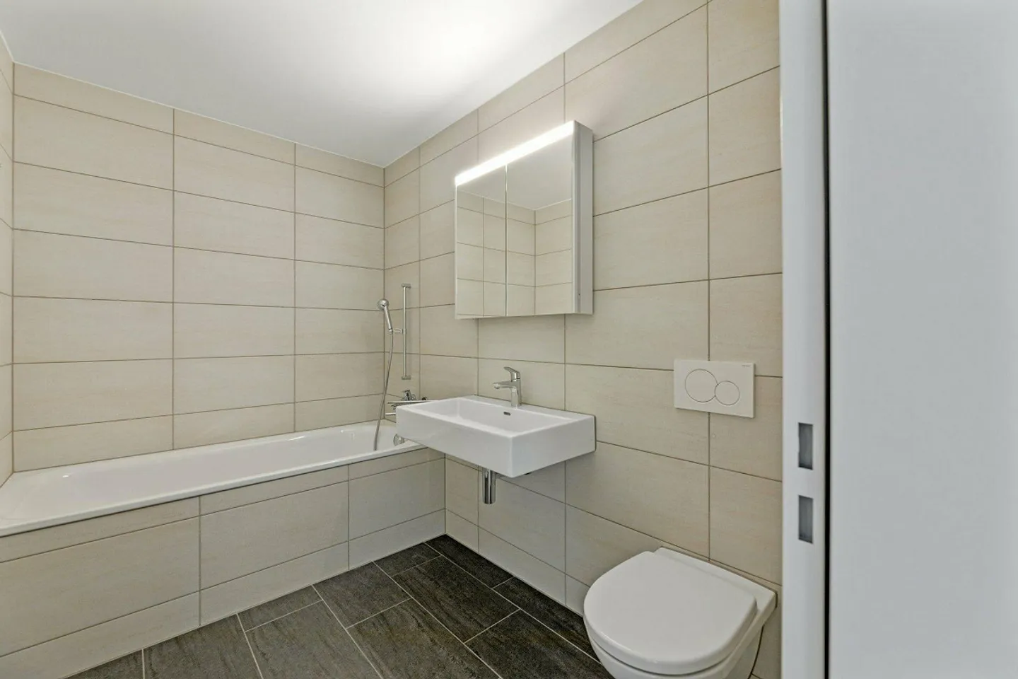 Living in a light-flooded, modern new building - In the heart of Lachen! - Photo 3 of 7