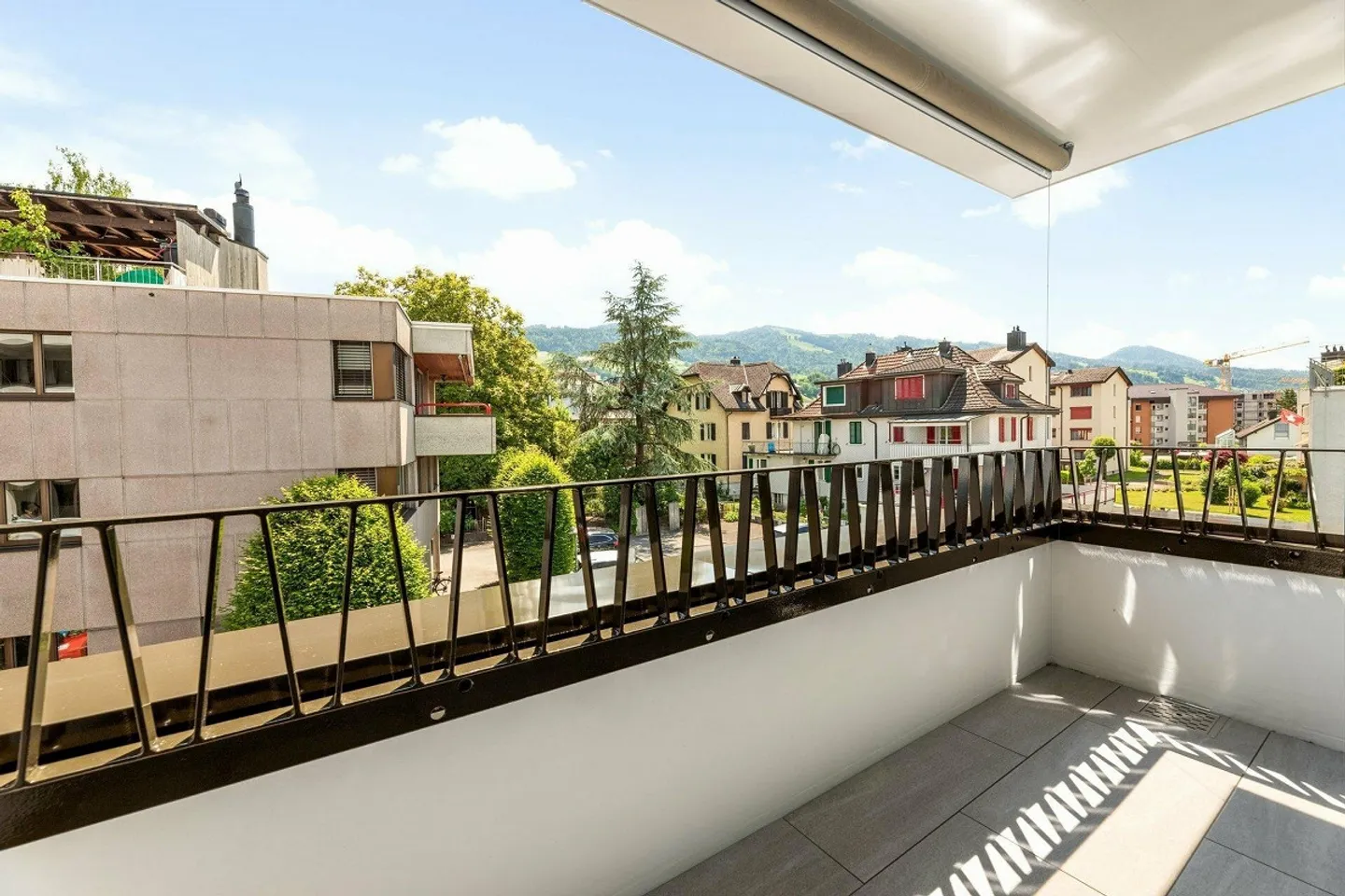 Living in a light-flooded, modern new building - In the heart of Lachen! - Photo 6 of 7