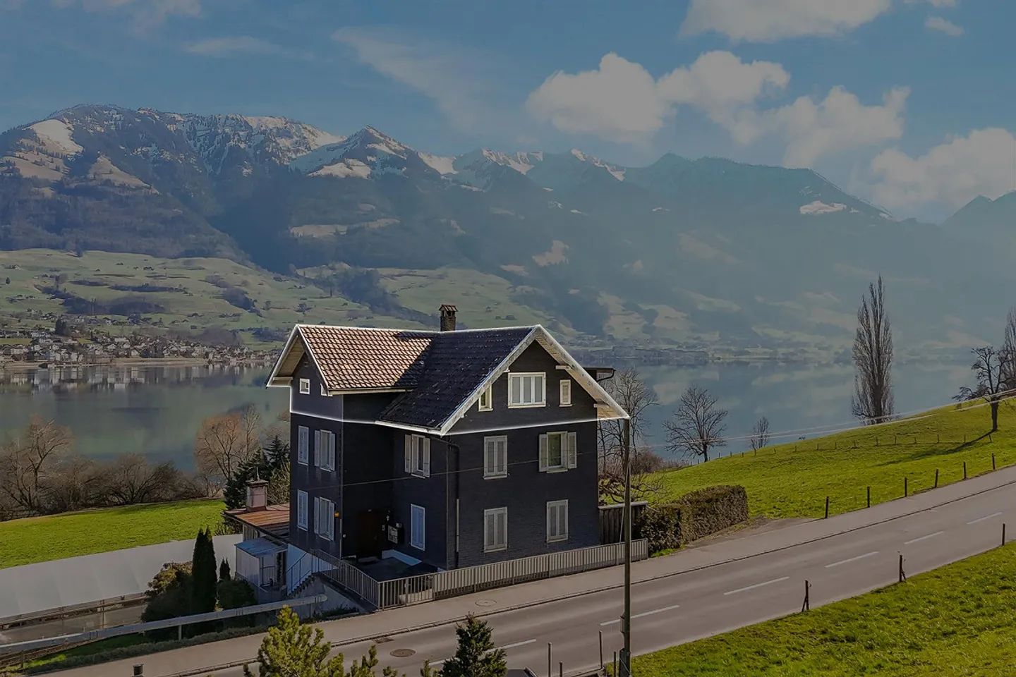 Living by the lake with mountain panorama - Photo 1 of 11