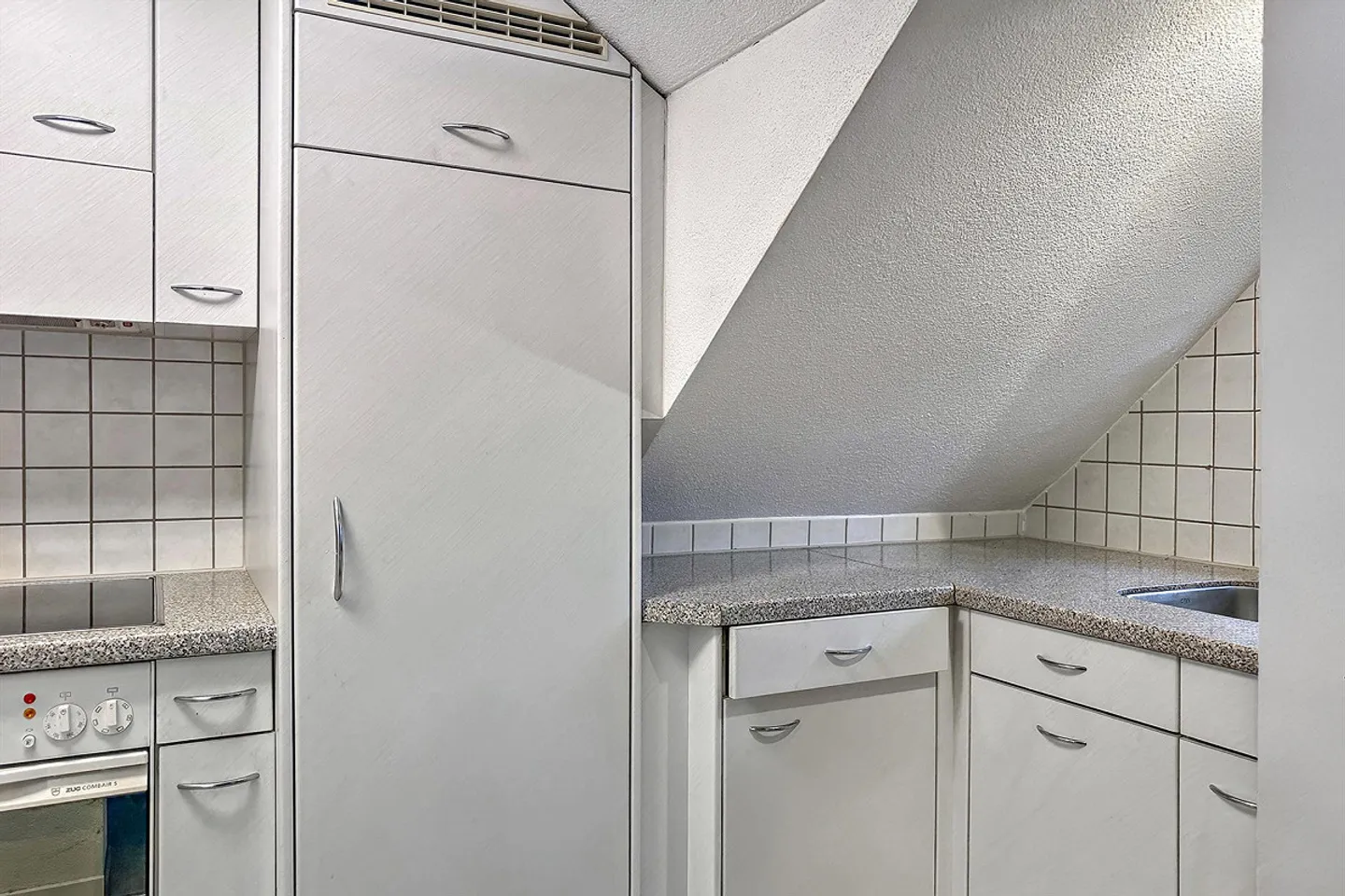 Living by the lake with mountain panorama - Photo 4 of 11