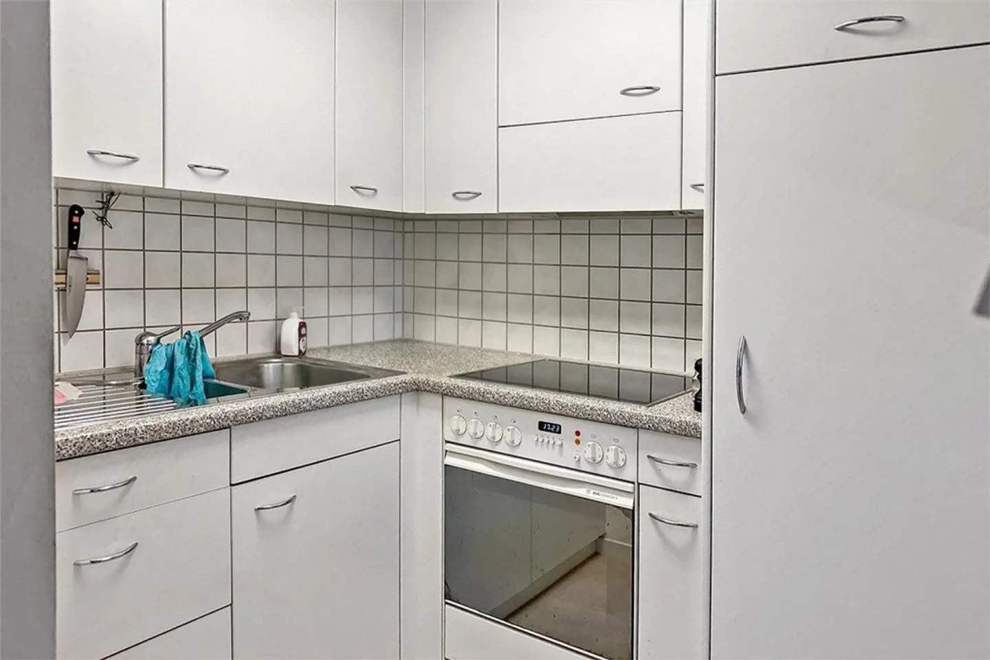 Living by the lake with mountain panorama - Photo 5 of 11