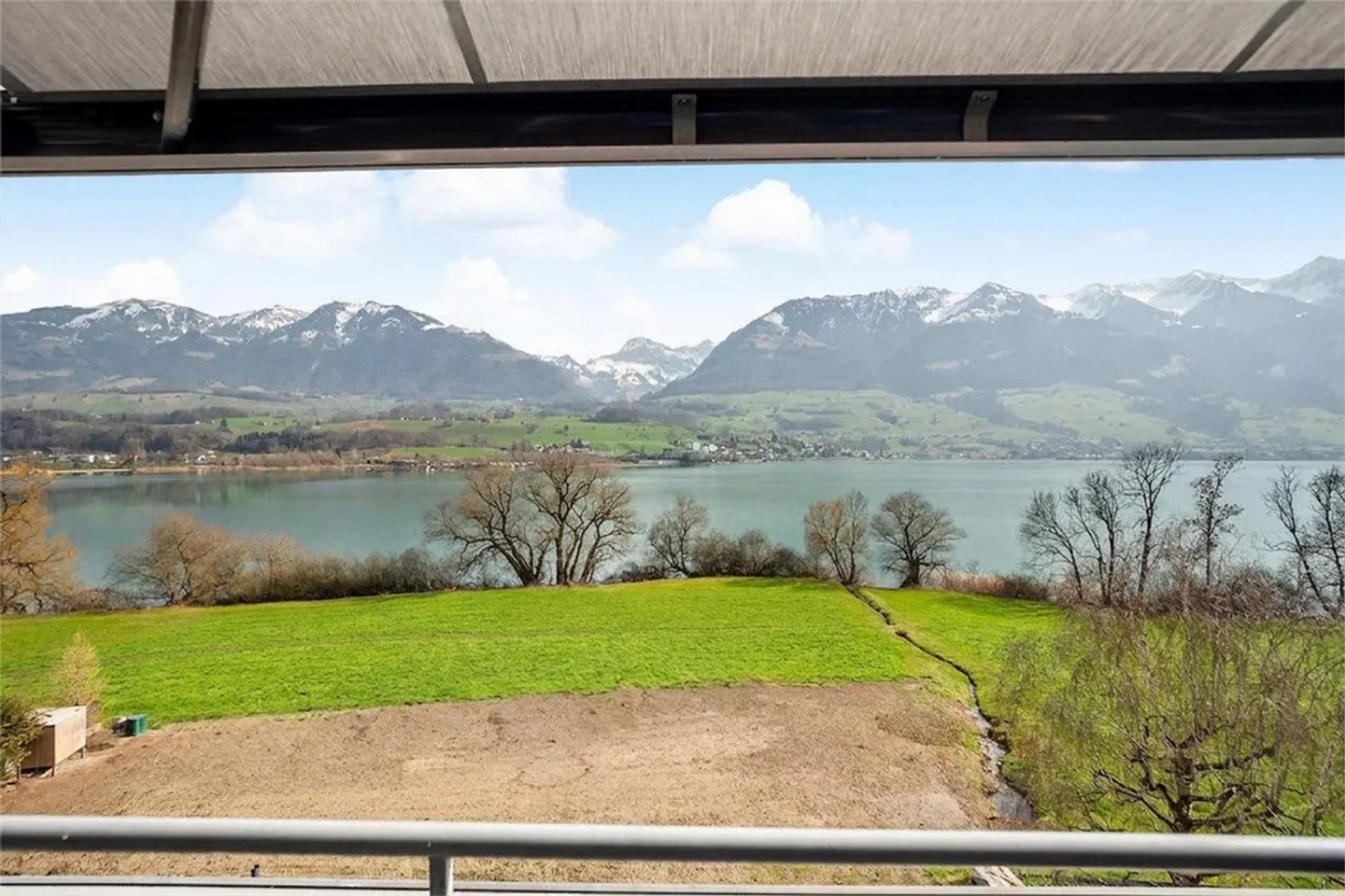 Living by the lake with mountain panorama - Photo 9 of 11