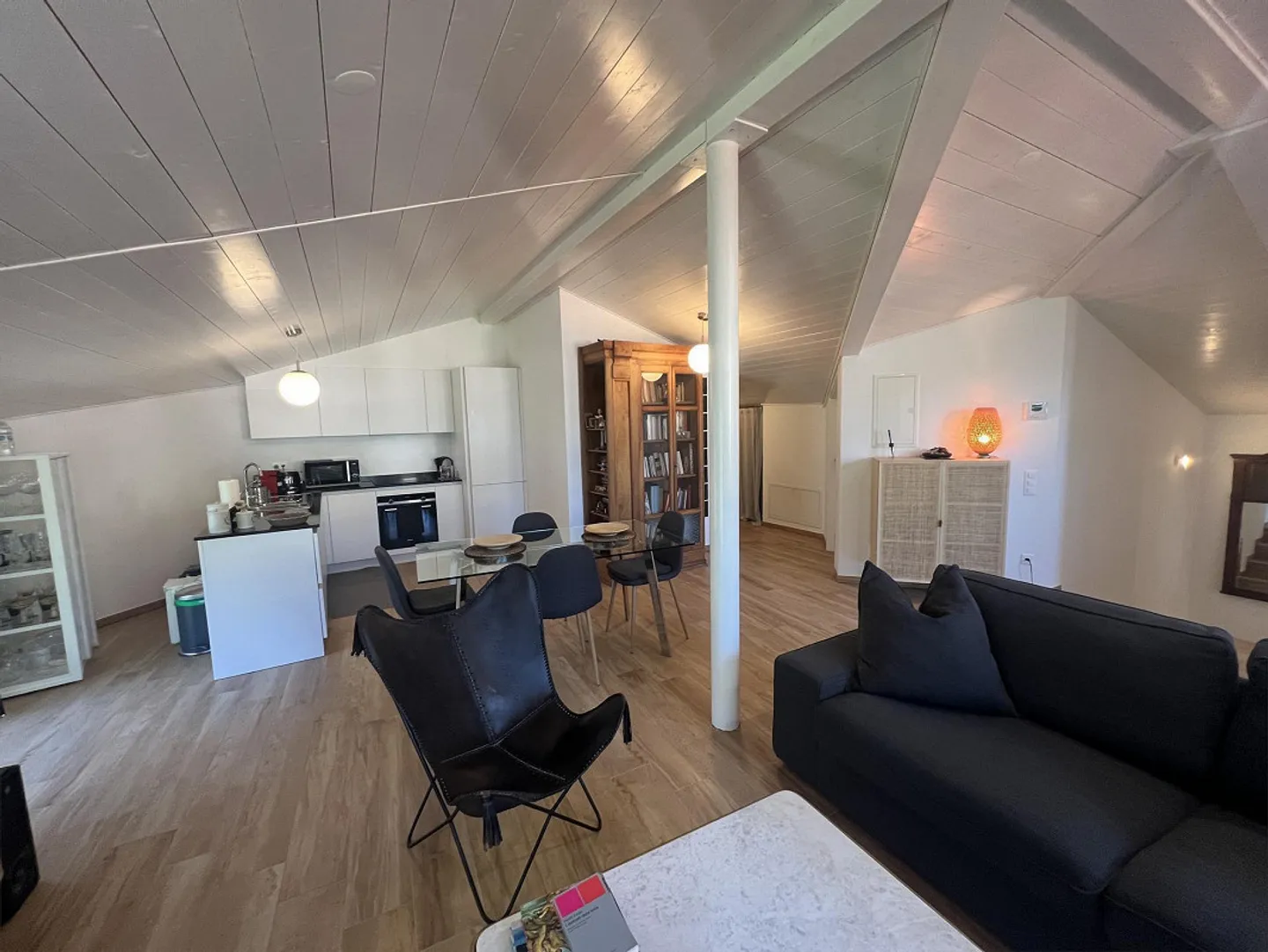 Central and directly located penthouse on the lakeshore in Riva San Vitale - Photo 17 of 29