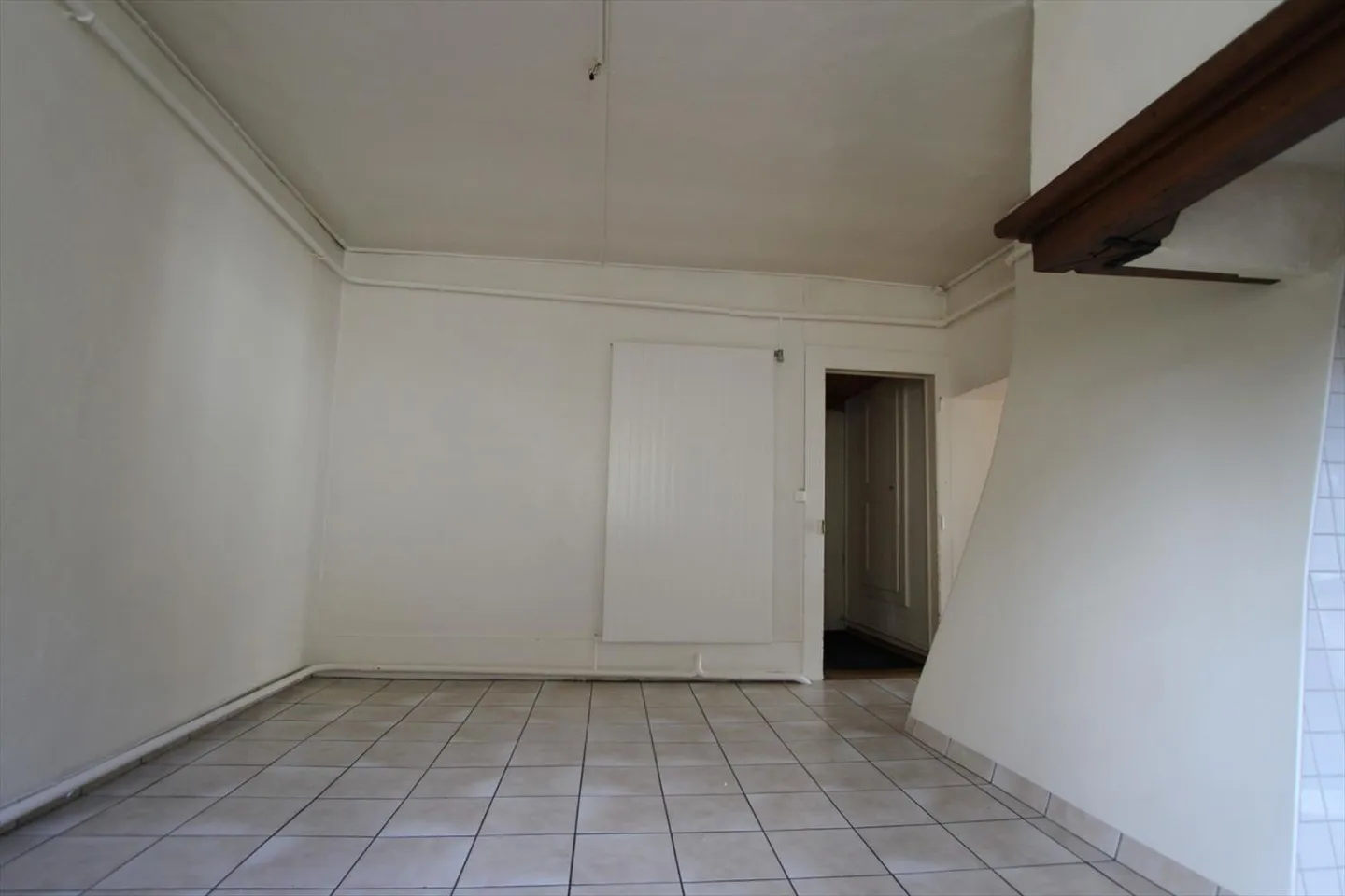 Appartamento di 4 vani situato vicino ai negozi e alle scuole - Foto 2 di 6