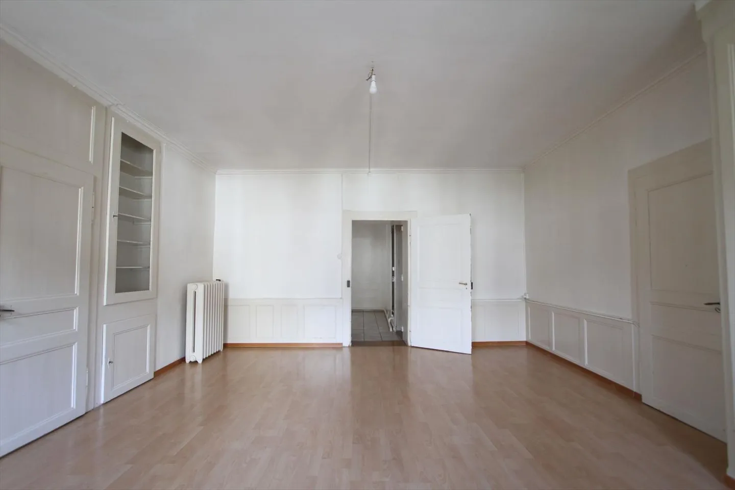 Appartamento di 4 vani situato vicino ai negozi e alle scuole - Foto 3 di 6