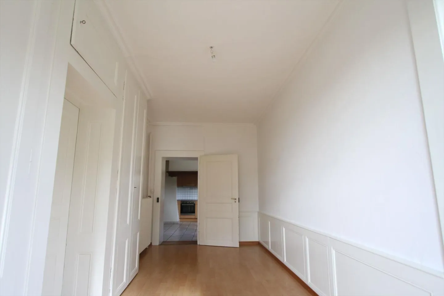 Appartamento di 4 vani situato vicino ai negozi e alle scuole - Foto 5 di 6