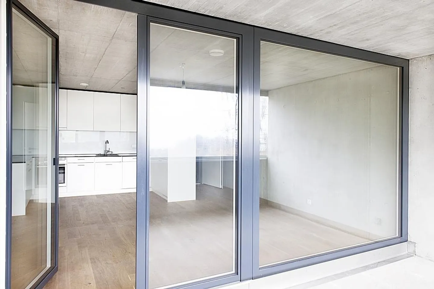 Ruhige Moderne 2 1/2 Zi in Zentrumsnähe - Foto 3 von 8