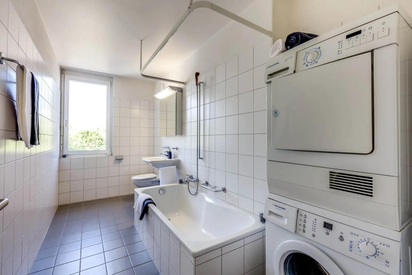 Modern and spacious apartment (approx. 95m2) with private washing tower - Photo 9 of 9