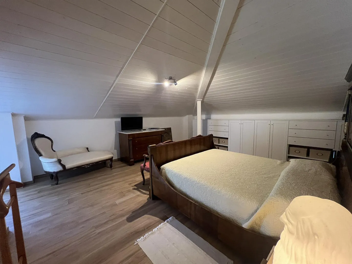 Central and directly located penthouse on the lakeshore in Riva San Vitale - Photo 26 of 29