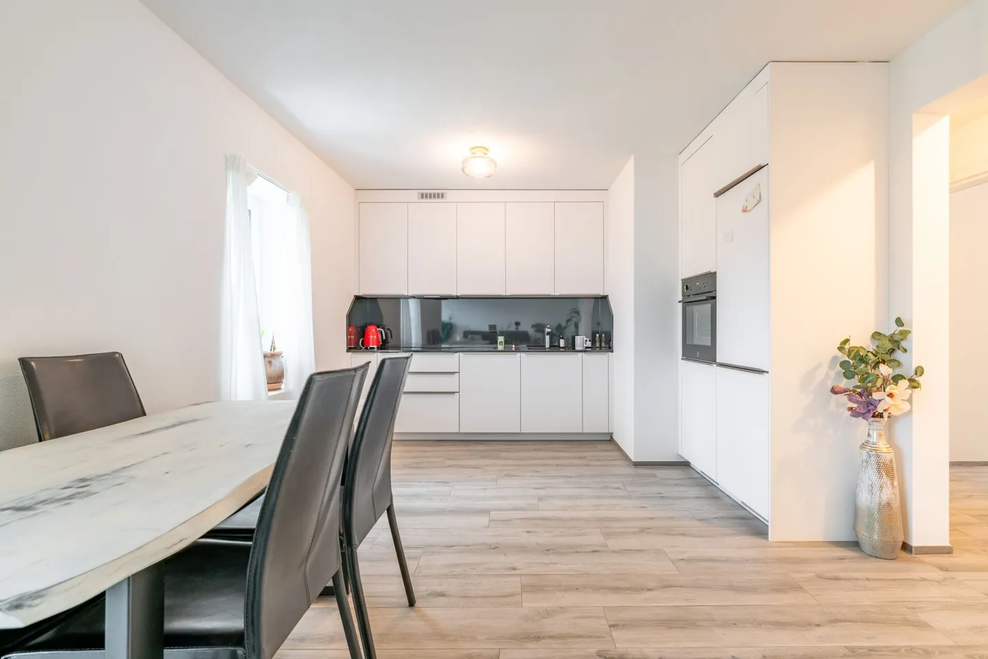 EG-Wohnung mit 14 m² Balkon und 90 m² Garten - Photo 1 of 9