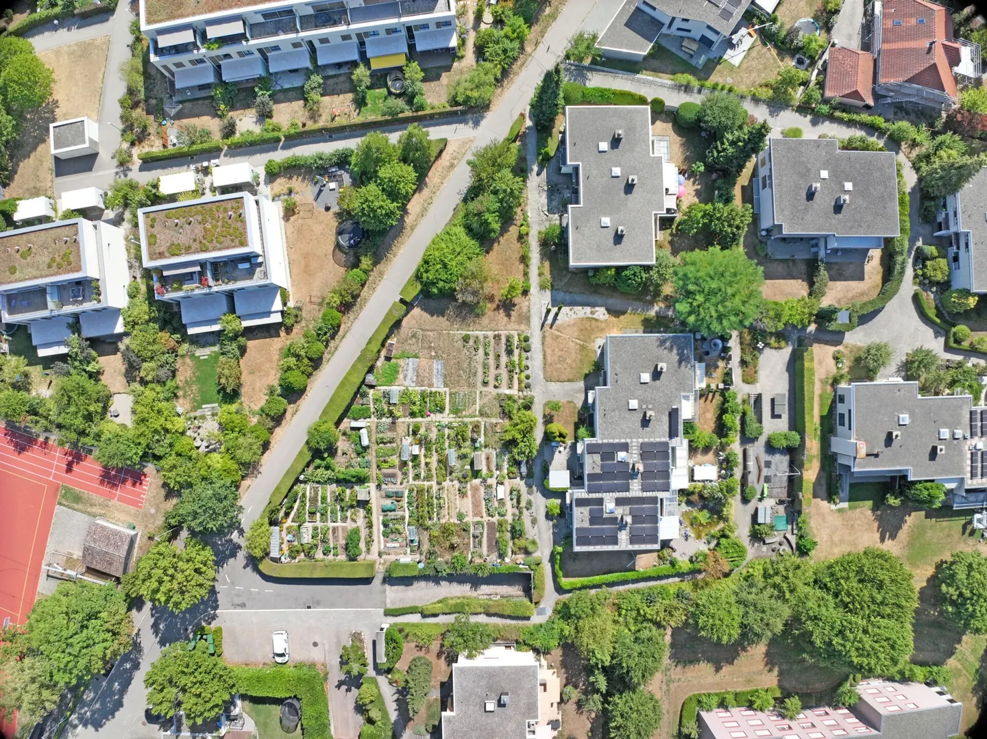 Casa angolare di 4,5 stanze con giardino e posto auto - Foto 4 di 18