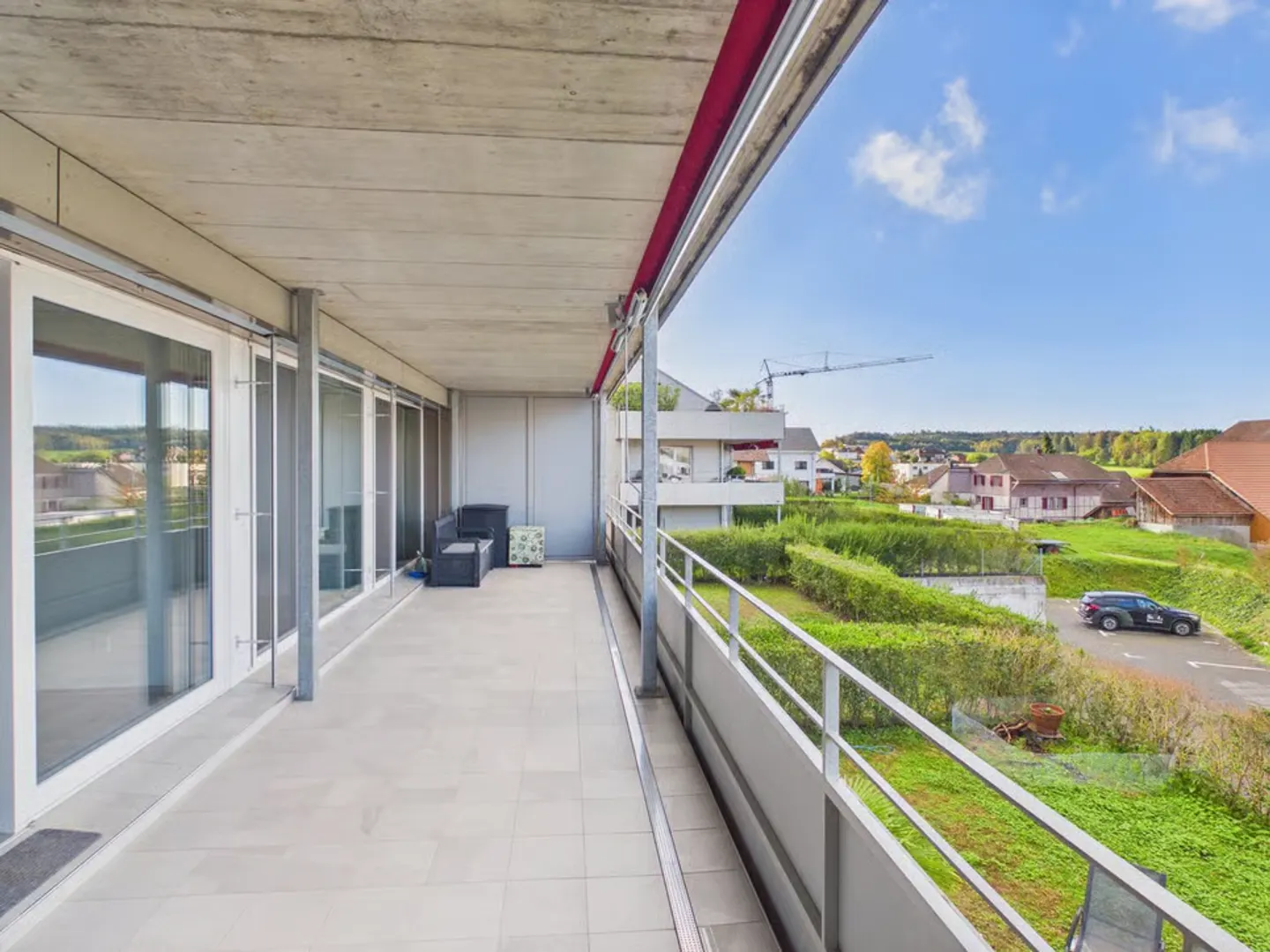 Grosszügiger Balkon mit Sicht auf den See - Foto 5 von 13