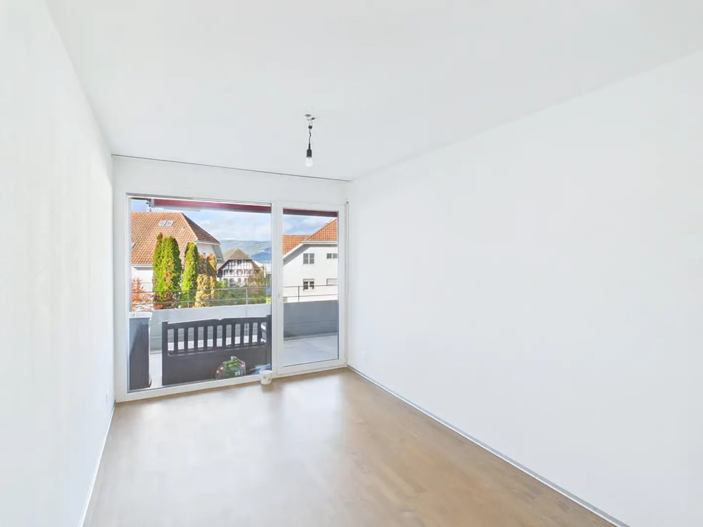 Grosszügiger Balkon mit Sicht auf den See - Foto 6 von 13