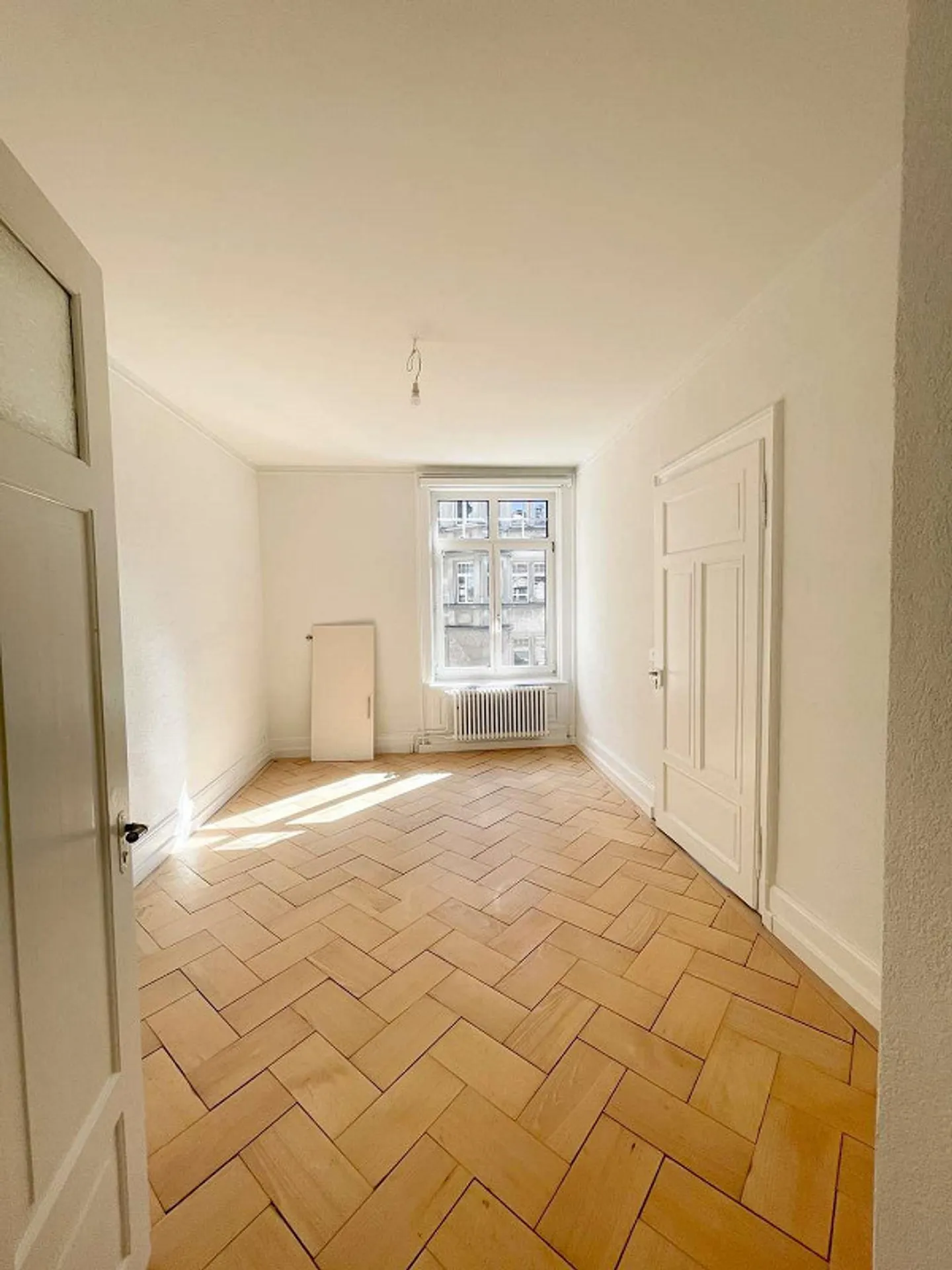 Charmante 3.5-ZWG – frisch saniert & bezugsbereit - Foto 5 von 13