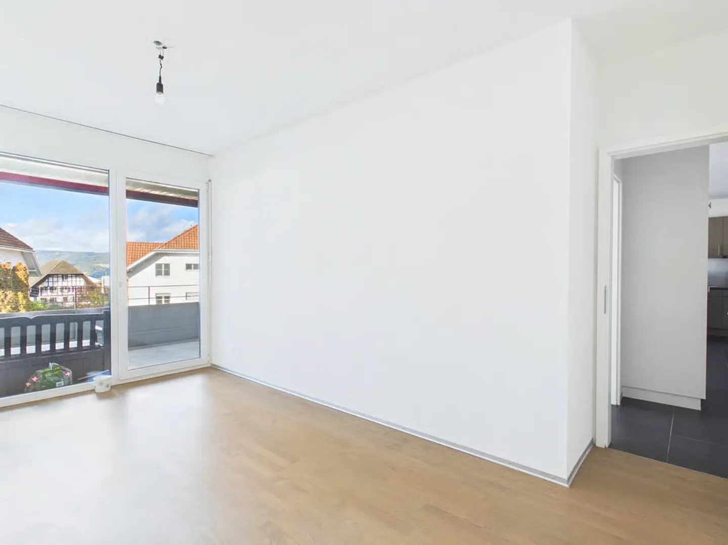 Grosszügiger Balkon mit Sicht auf den See - Foto 8 von 13