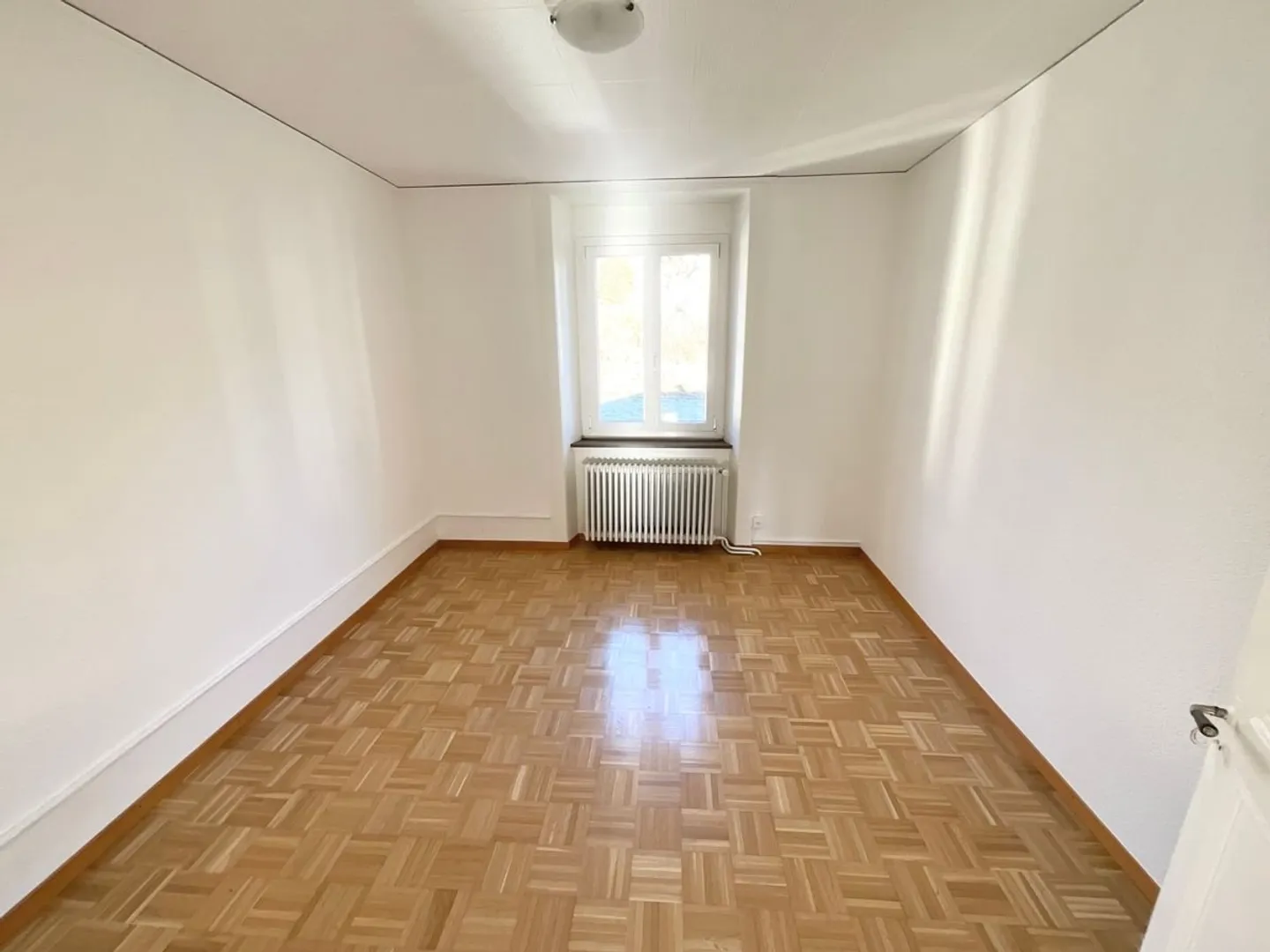 Appartement avec 4,5 pièces et un petit balcon - Photo 3 sur 8
