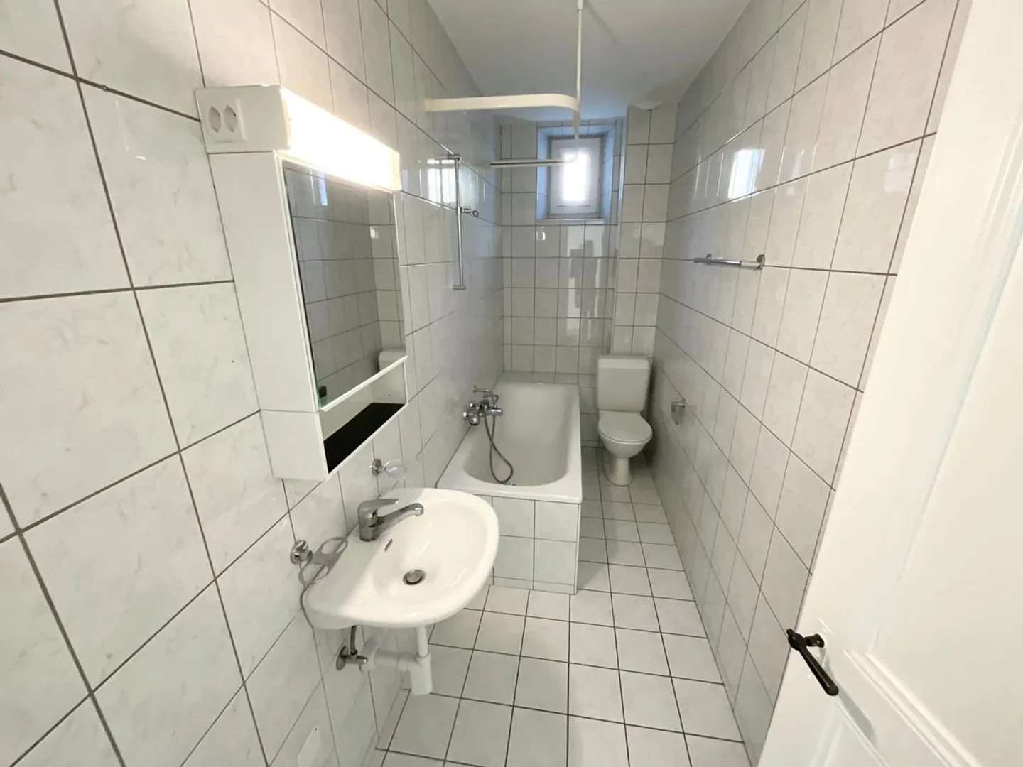 Appartement avec 4,5 pièces et un petit balcon - Photo 7 sur 8