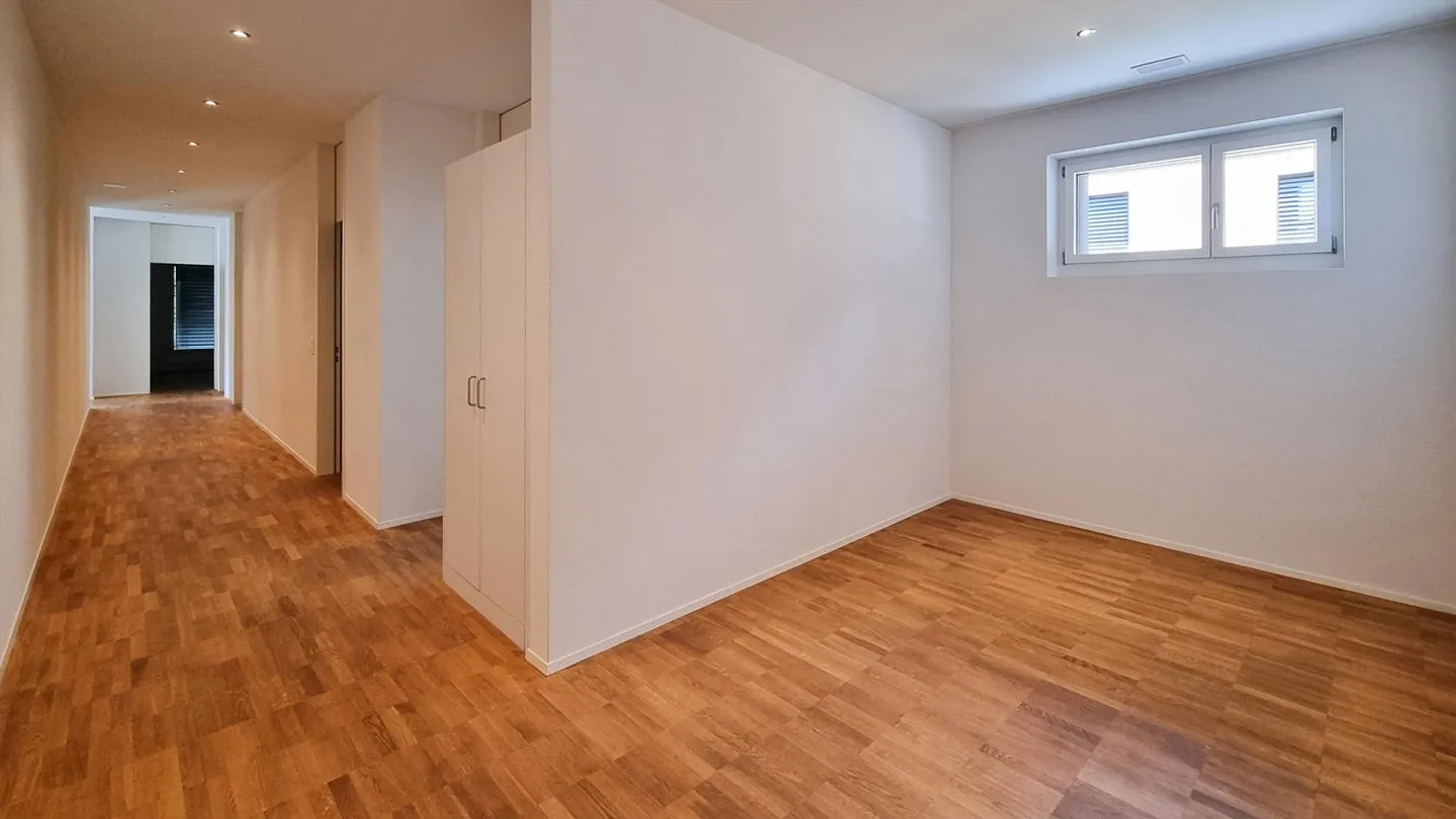 Generous and modern apartment - Photo 5 of 9