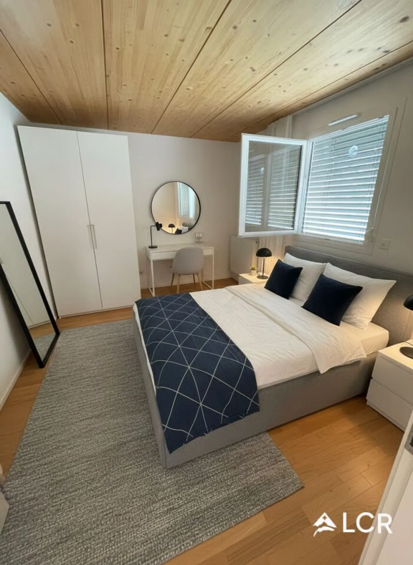 Prächtiges Dachgeschoss in einer 4.5-Zimmer-Duplexwohnung / 3 Schlafzimmern / 3 Badezimmern / 1 großer Terrasse / prächtige Aussicht - Photo 4 of 13
