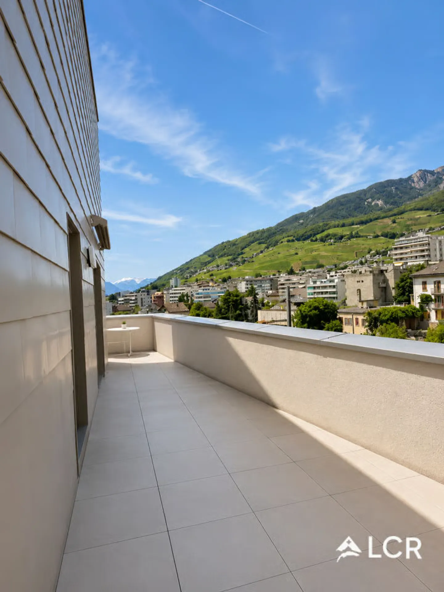 Prächtiges Dachgeschoss in einer 4.5-Zimmer-Duplexwohnung / 3 Schlafzimmern / 3 Badezimmern / 1 großer Terrasse / prächtige Aussicht - Photo 10 of 13