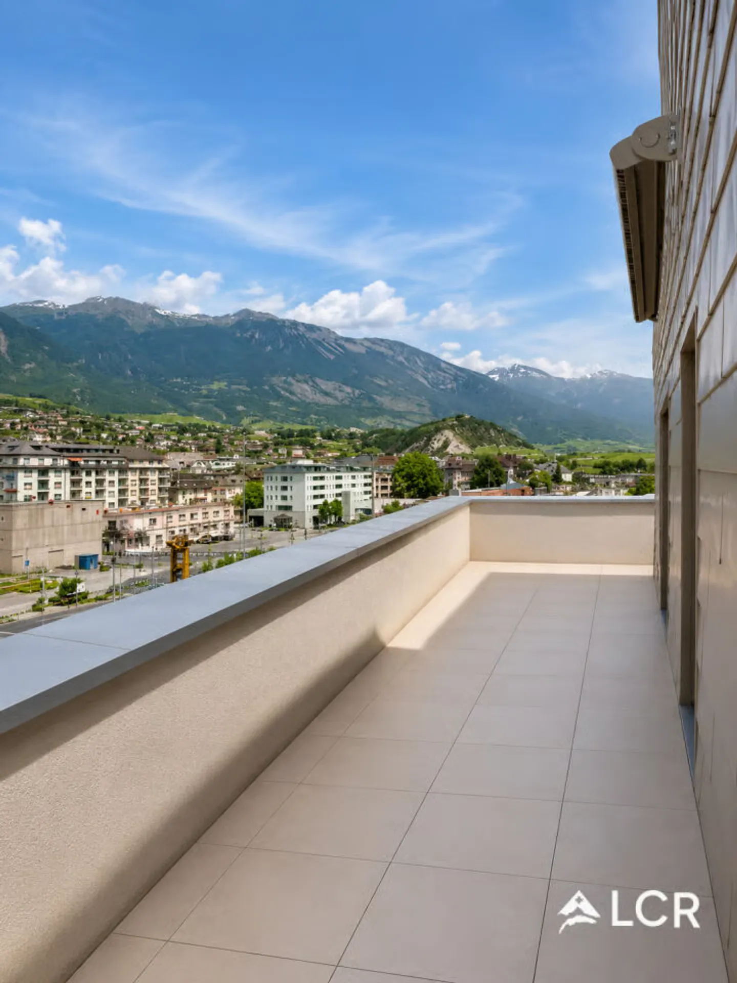 Prächtiges Dachgeschoss in einer 4.5-Zimmer-Duplexwohnung / 3 Schlafzimmern / 3 Badezimmern / 1 großer Terrasse / prächtige Aussicht - Photo 11 of 13
